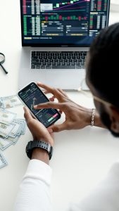 Guide to Making Money Buying Euros: Strategies and Considerations