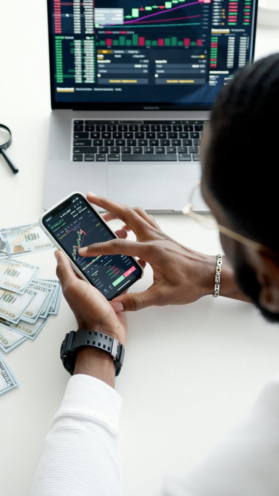 Guide to Making Money Buying Euros: Strategies and Considerations