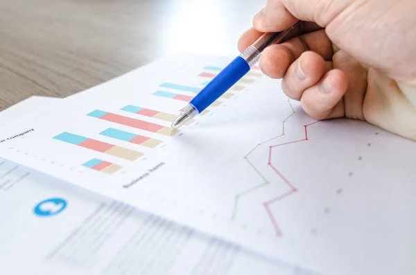 Comparing Traditional Banks and International Wallets: Making an Informed Financial Decision